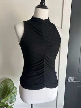 W5 M stretchy fitted ruched center black sleeveless top